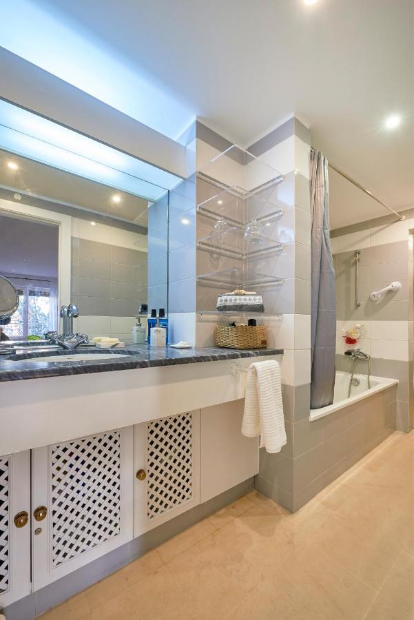 Modern Apartment With Swiming Pool & Garage - ลิสบอน ภายนอก รูปภาพ