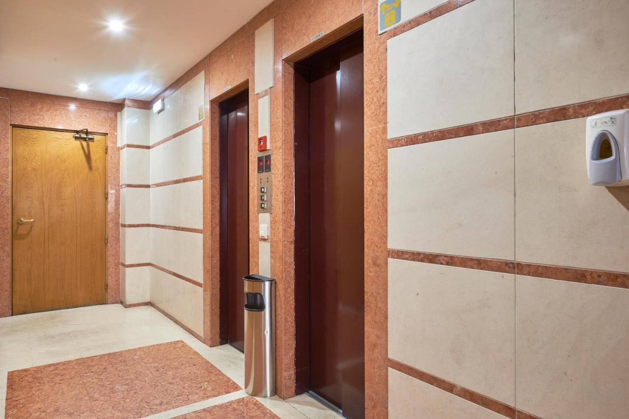 Modern Apartment With Swiming Pool & Garage - ลิสบอน ภายนอก รูปภาพ