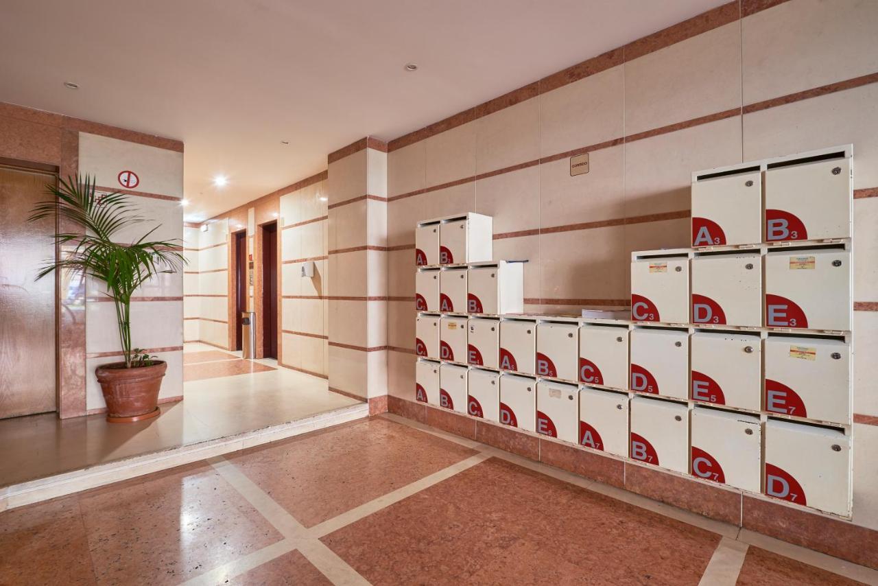 Modern Apartment With Swiming Pool & Garage - ลิสบอน ภายนอก รูปภาพ