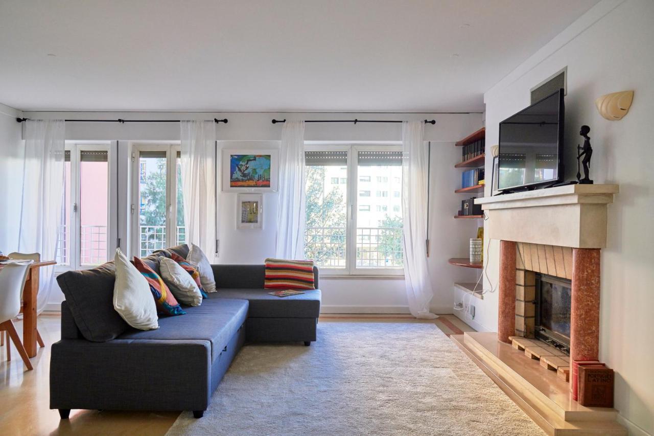 Modern Apartment With Swiming Pool & Garage - ลิสบอน ภายนอก รูปภาพ