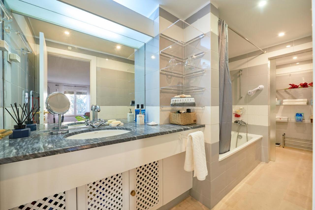 Modern Apartment With Swiming Pool & Garage - ลิสบอน ภายนอก รูปภาพ